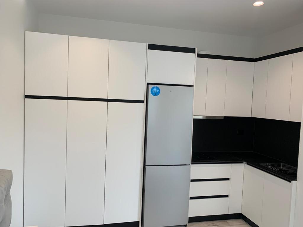 Delfin Apartments Sarande Bagian luar foto