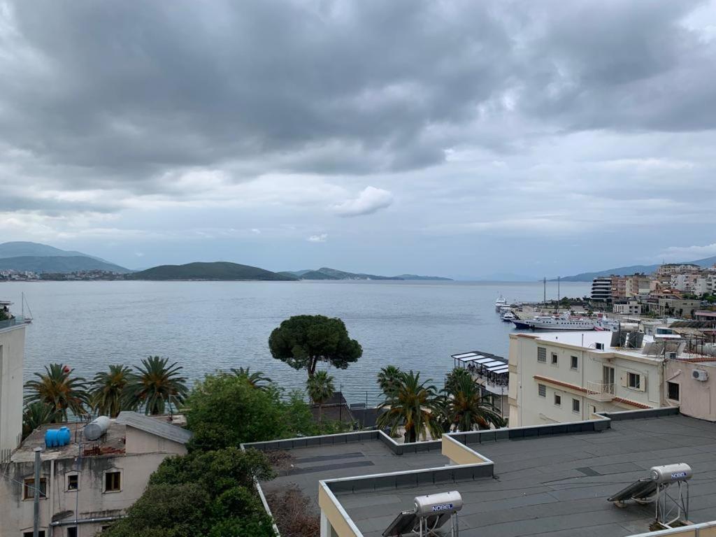 Delfin Apartments Sarande Bagian luar foto