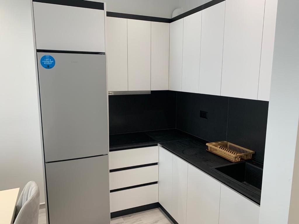 Delfin Apartments Sarande Bagian luar foto