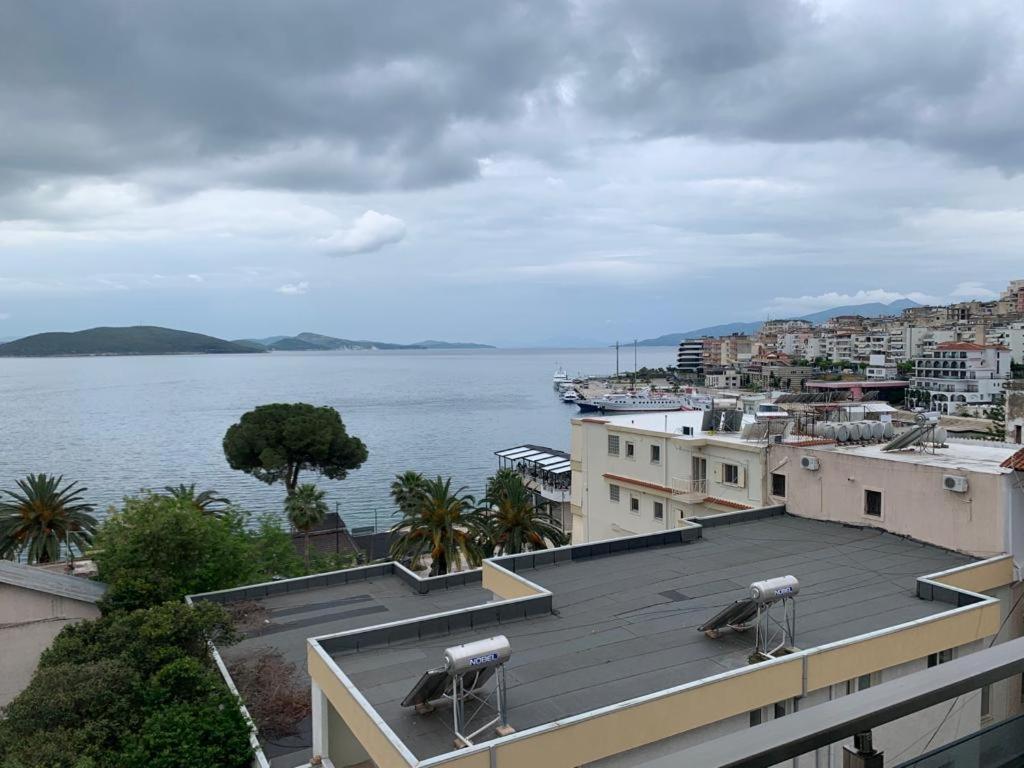 Delfin Apartments Sarande Bagian luar foto