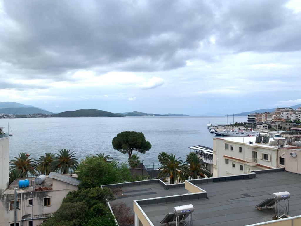 Delfin Apartments Sarande Bagian luar foto