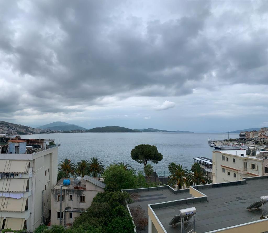 Delfin Apartments Sarande Bagian luar foto