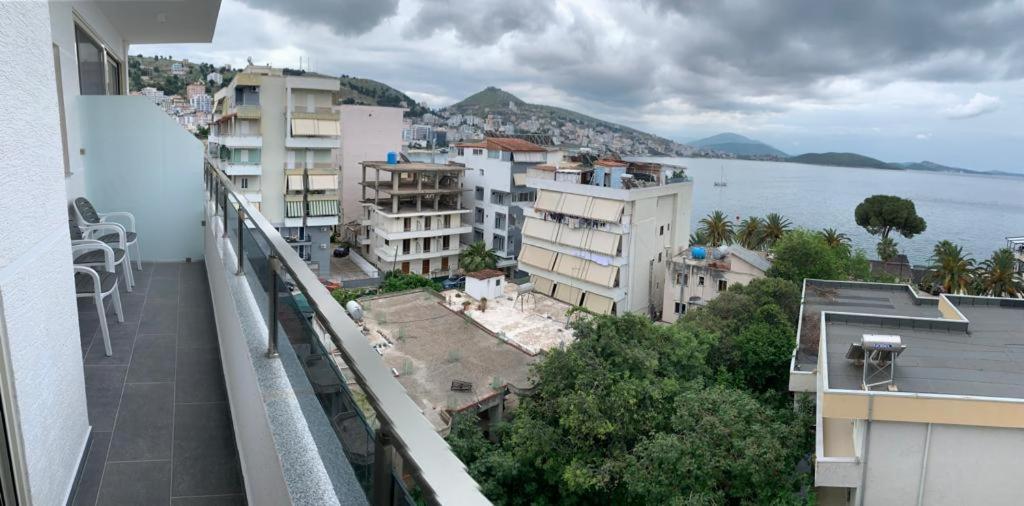 Delfin Apartments Sarande Bagian luar foto