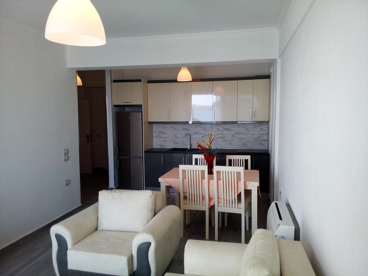 Delfin Apartments Sarande Bagian luar foto