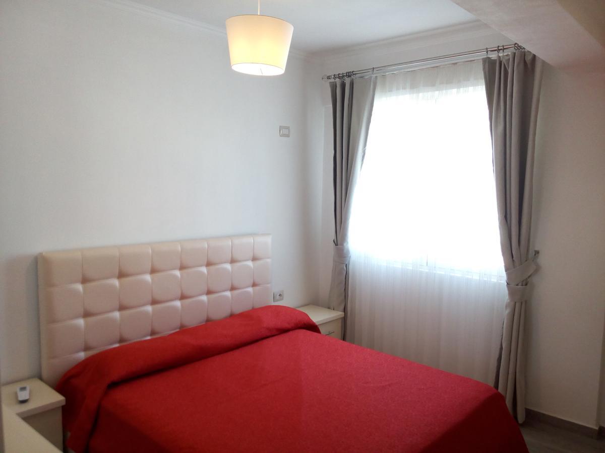 Delfin Apartments Sarande Bagian luar foto