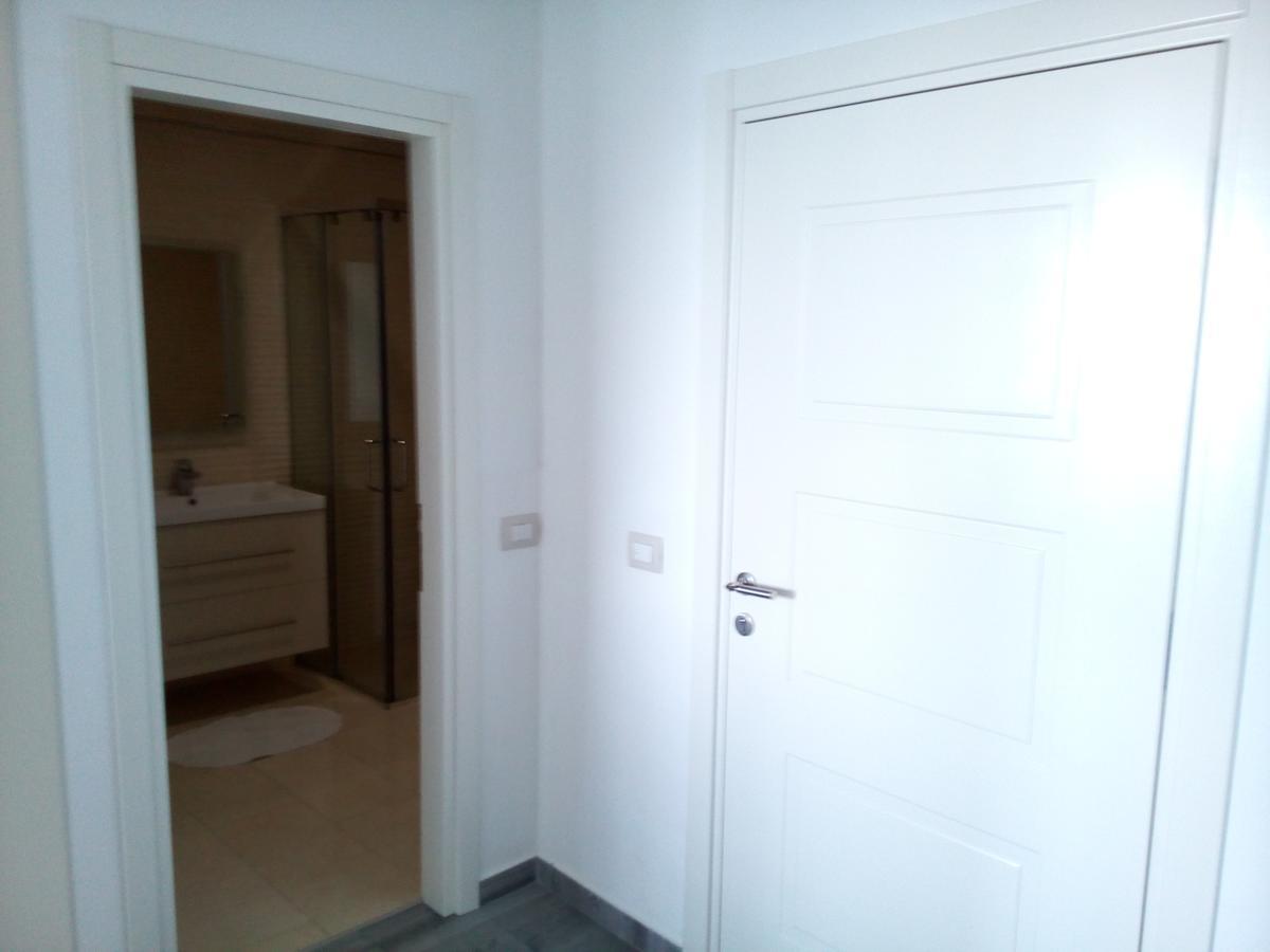 Delfin Apartments Sarande Bagian luar foto